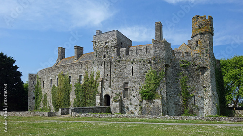 Le château médiéval de Pirou dans La Manche photo