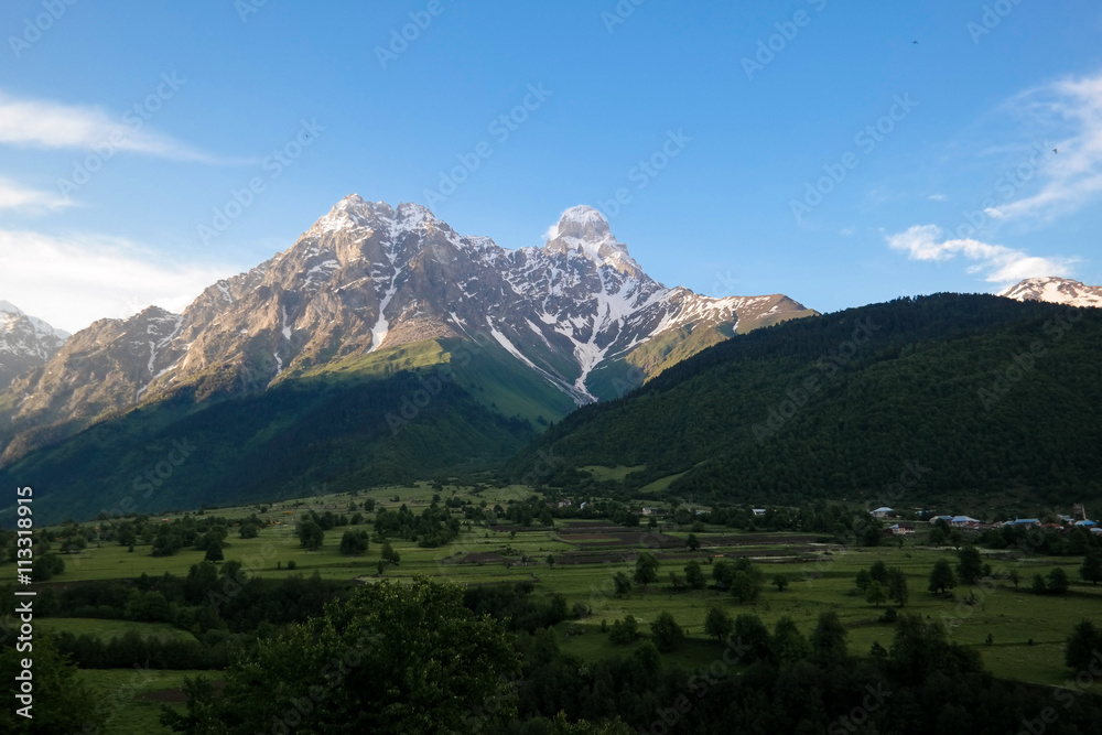Fototapeta premium Hiking in the Cacucasus 
