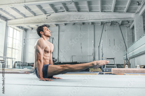 Canvas Print caucasian man gymnastic acrobatics equilibrium posture at gym background