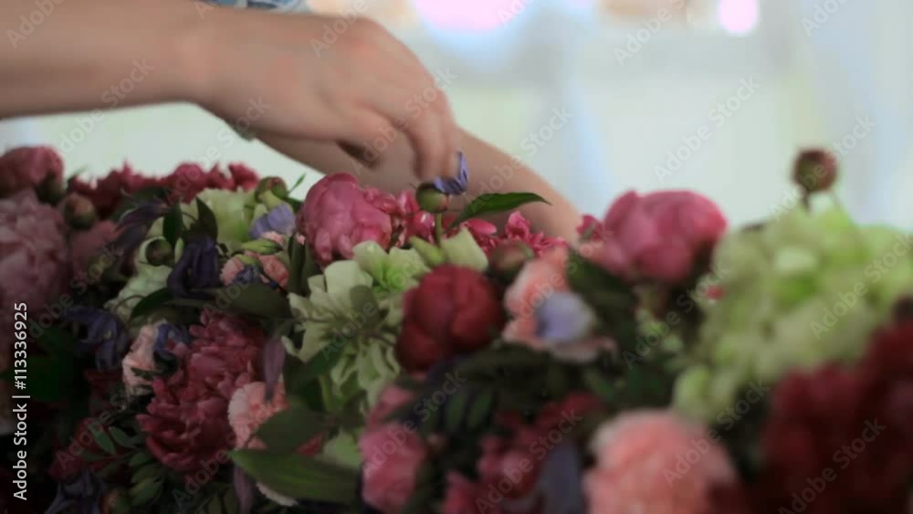 florist creates decorations florist creates decorations