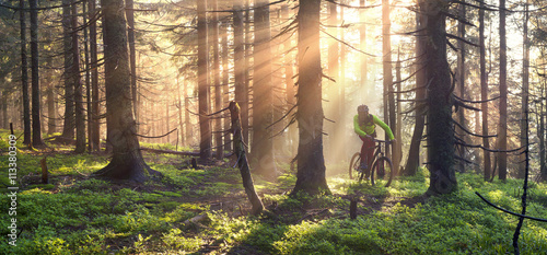 Obraz na płótnie Dawn rays mountain cycling w salonie