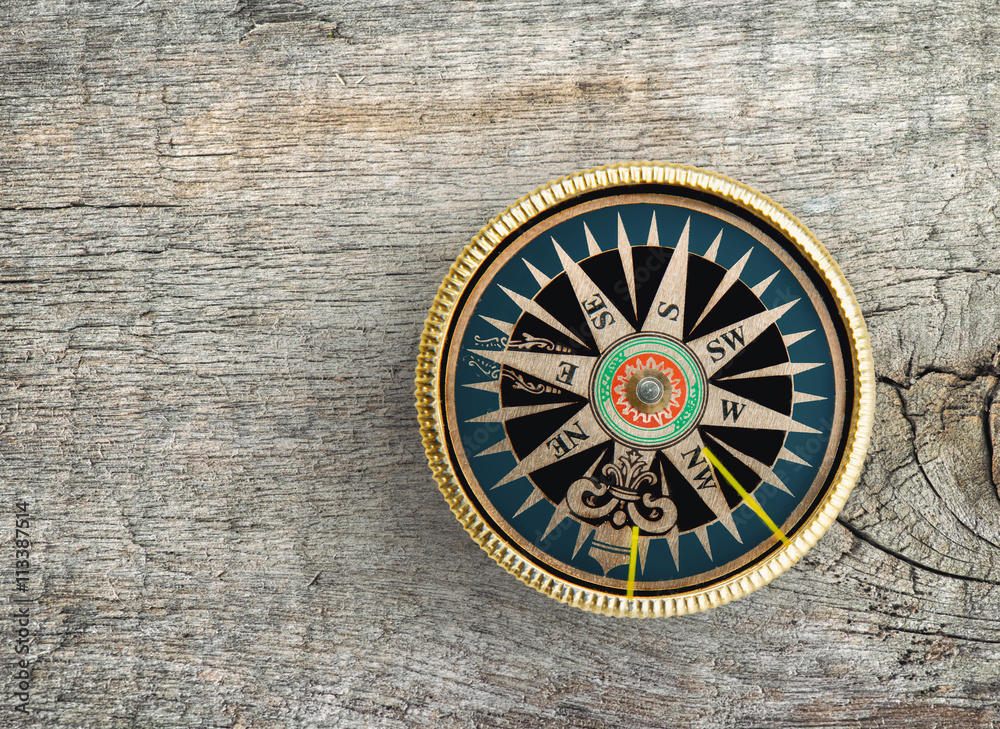 Obraz premium Compass on the table