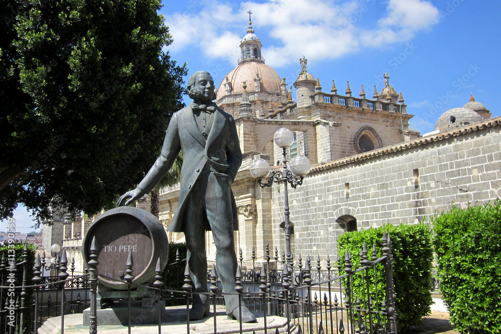 Tio Pepe vor der Kathedrale in Jerez