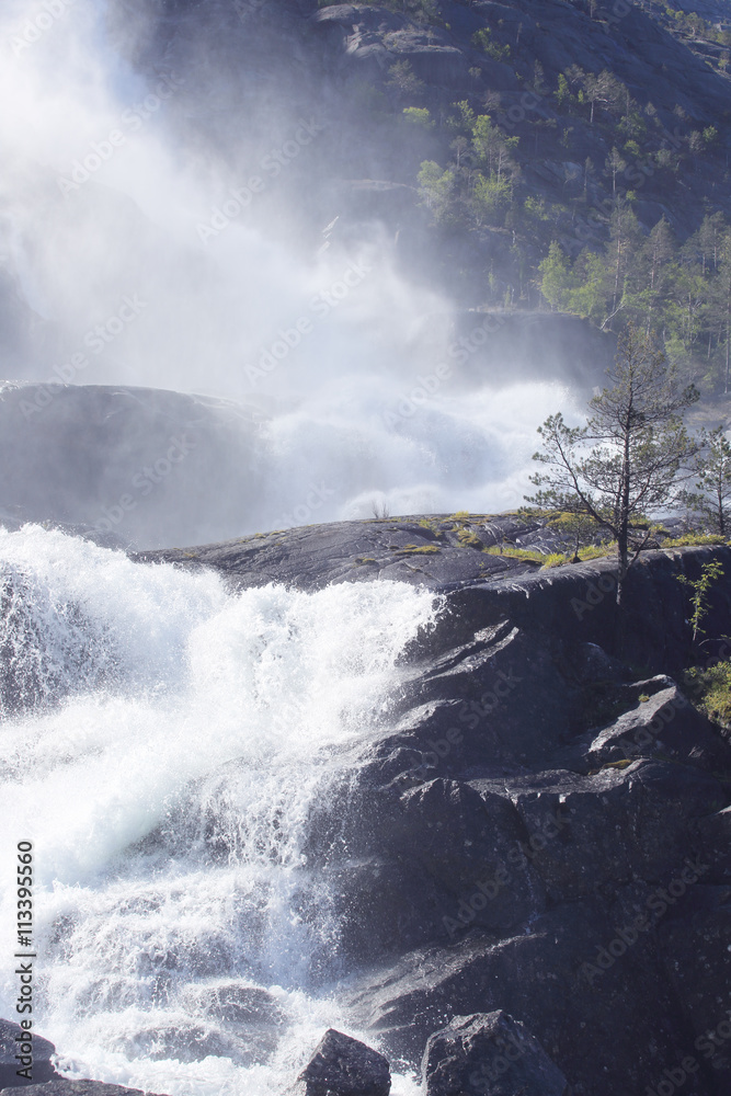 Obraz premium Langfossen waterfall in summer