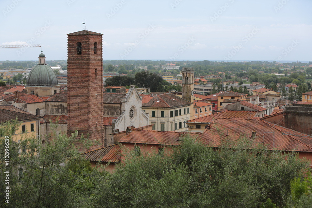 Fototapeta premium Pietrasanta, Toscana, Italien,Versilia, Citta del Arte, Mittelmeer, Kunst, Bildhauer, Steinmetz, Ausstellung