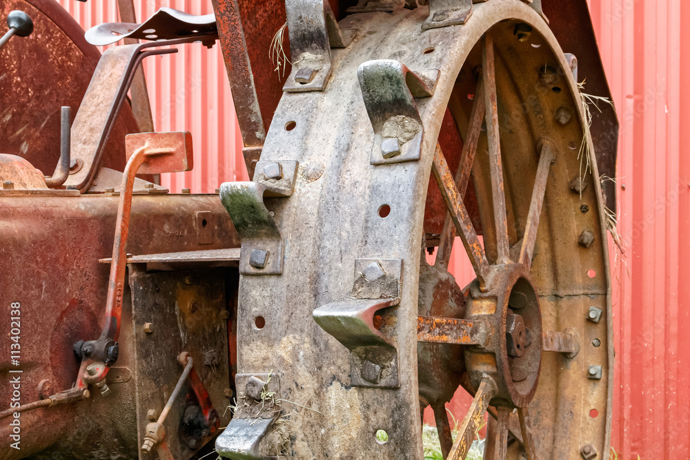 Tractor wheel