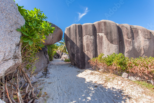 porte d'entrée pour les plages paradisiaques d'Anse Source d'Argent, la Digue, Seychelles