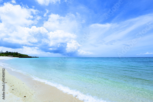 Fototapeta Naklejka Na Ścianę i Meble -  沖縄の美しい海とさわやかな空 