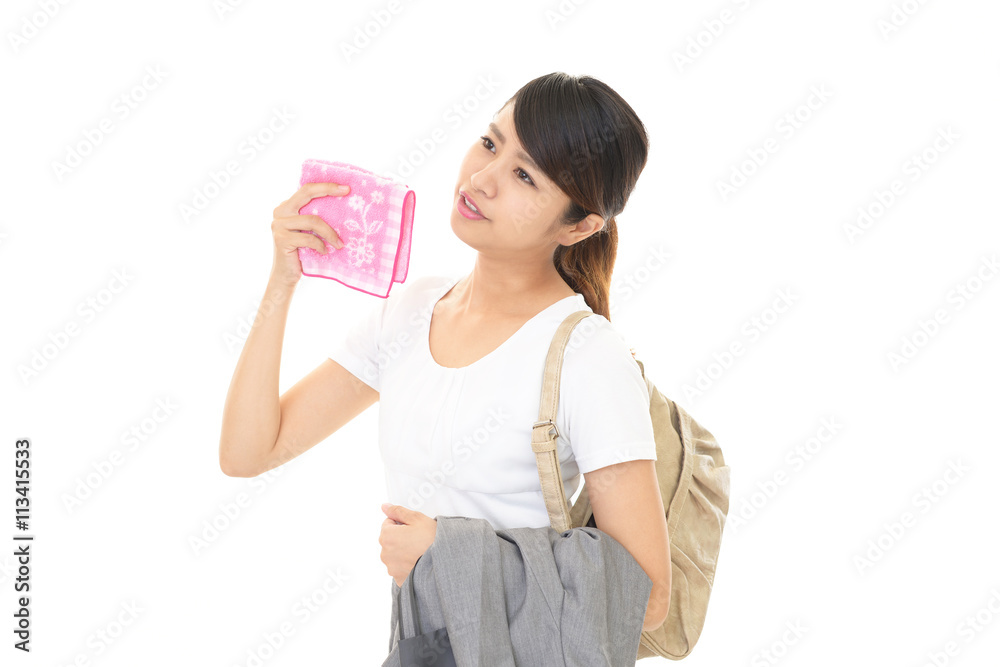 汗を拭く女性 汗を拭く女性
