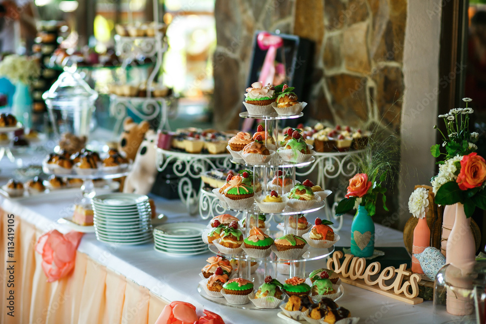 The banquet table with sweets
