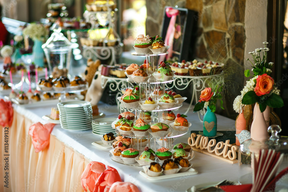 The banquet table with sweets