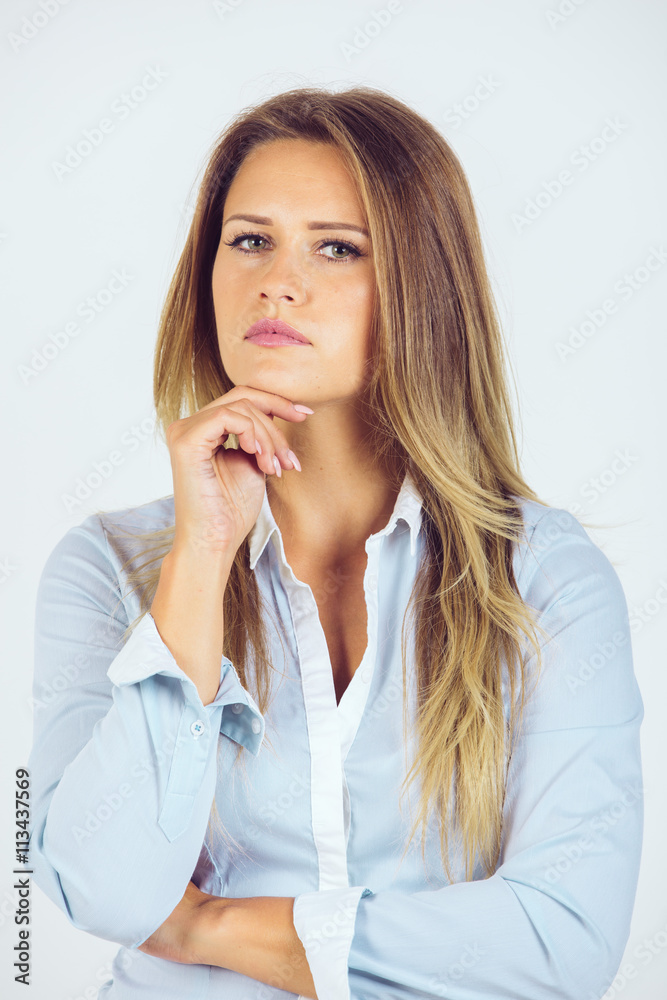 Portrait einer jungen Geschäftsfrau / zeigt Emotionen Portrait einer jungen Geschäftsfrau / zeigt Emotionen
