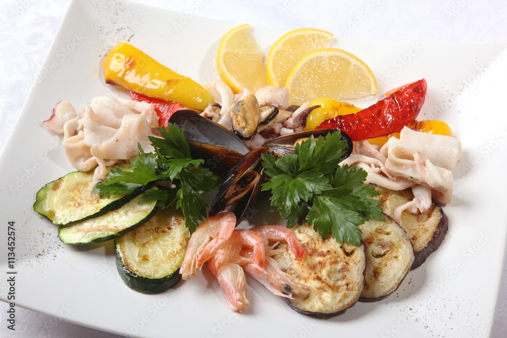 seafood with vegetables and lemon