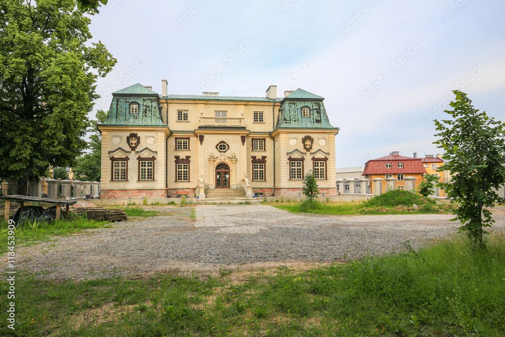 Stary zniszczony pałac w Rzeszowie