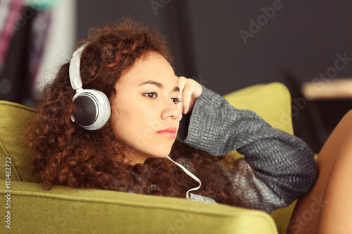 Relaxed young woman with cu...