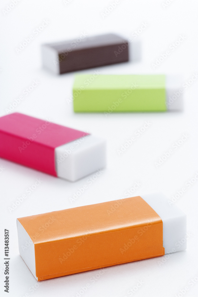 Obraz premium They lined up in random eraser