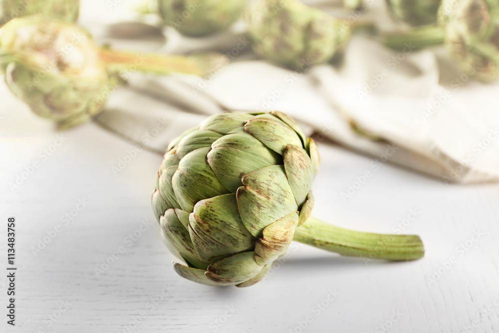 Obraz premium Artichokes on light background