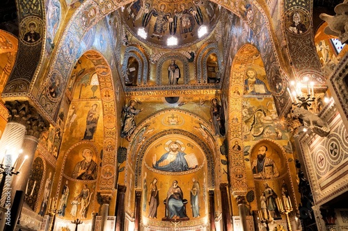 фотографія Interior of The Palatine Chapel with its golden mosaics, Palermo, Sicily, Italy