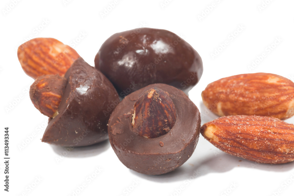 Obraz premium Almond chocolate isolated on white background