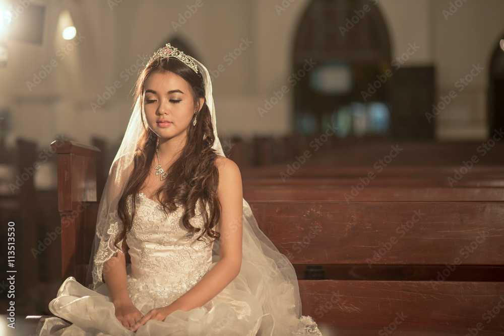 Fototapeta premium Beautiful bride in the Church
