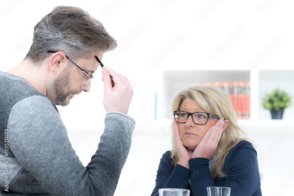 Fotografie geschäftsleute nachdenklich beim meeting
