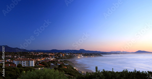 Côte basque au crépuscule