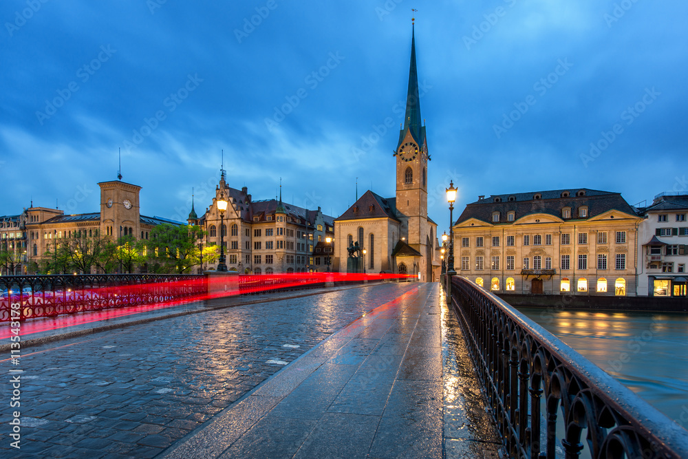 Naklejka premium Zurich skyline in Switzerland. Image of Zurich during dramatic t