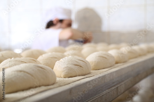 Produkcja chleba w piekarni 