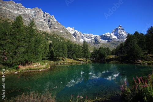 Fototapeta Naklejka Na Ścianę i Meble -  Valle d'Aosta,Cervinia. Lago e montagna del Cervinio.
