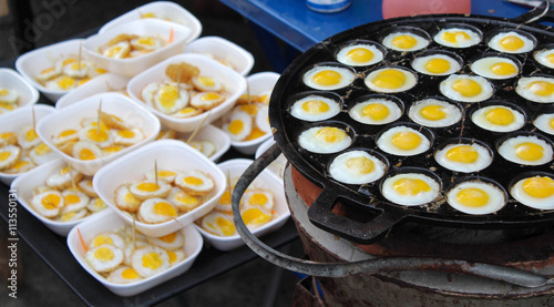Street food : small portions of fried eggs
