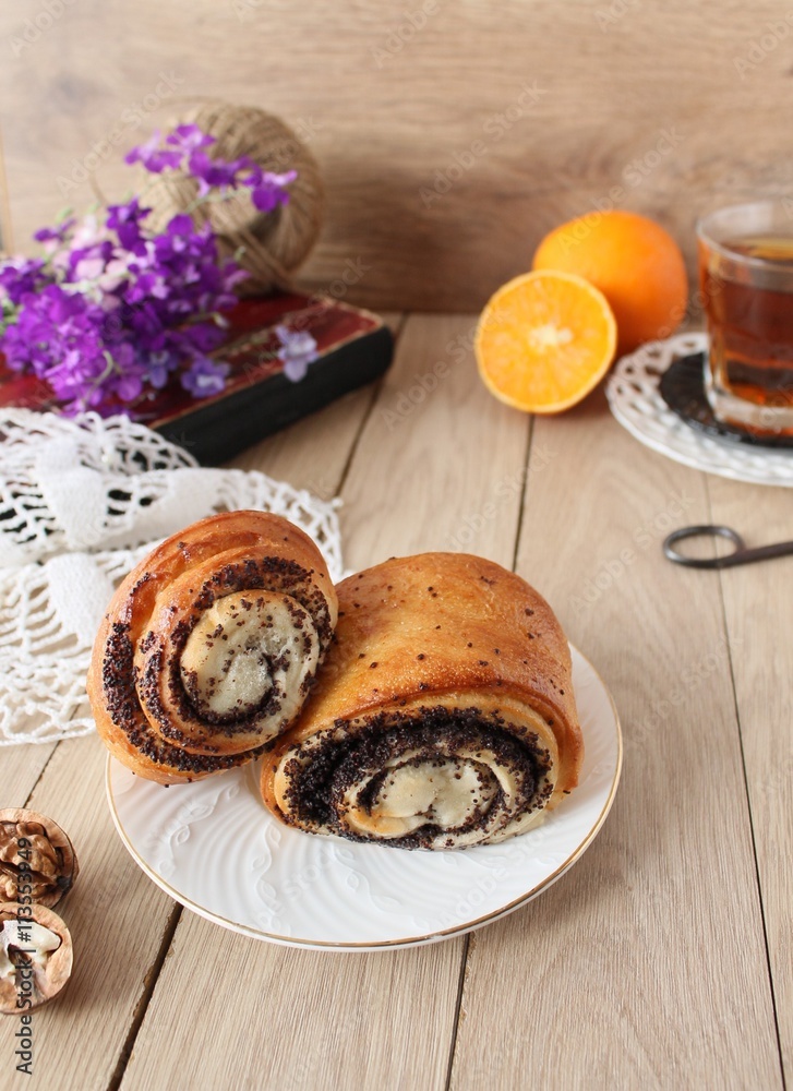 Sweet poppy roll