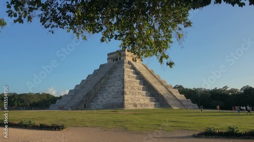 mayan ruins of chichen itza kukulcan temple el castillo no people