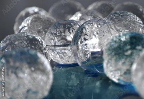 Obraz na płótnie Ice Balls With Glass - Blue w salonie