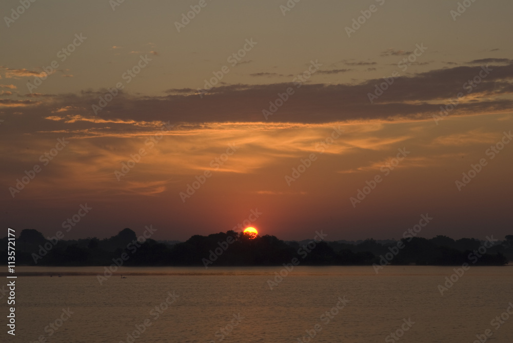 Naklejka premium Trustom dawn