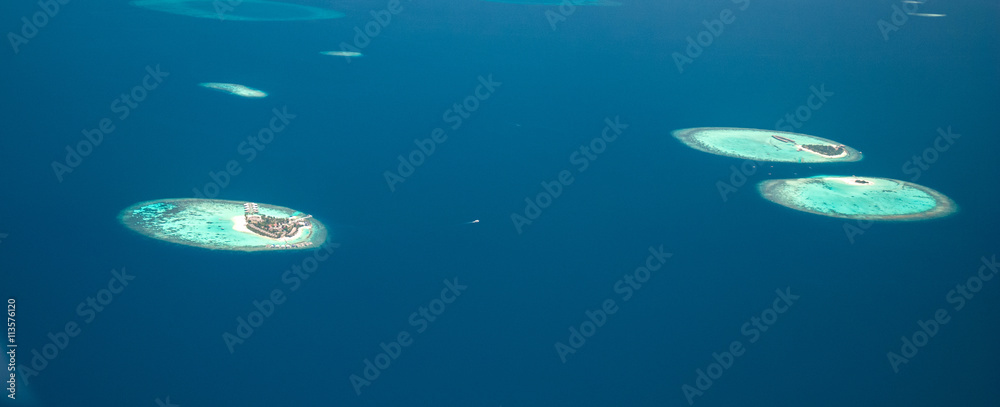 Naklejka premium Maldivian island