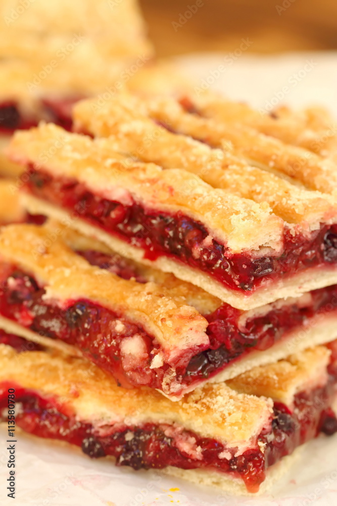 Pie with wild berries and apples Pie with wild berries and apples