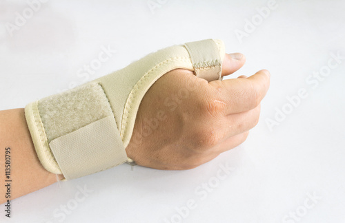 Elastic wrist support