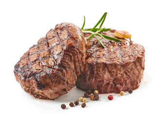 Fototapete Steakhouse Gegrillte Rindersteaks mit Kräutern  © Mara Zemgaliete