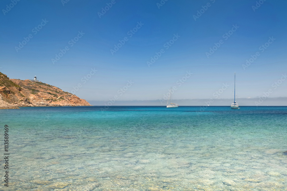 mer transparente d'une plage de Revellata - Corse 