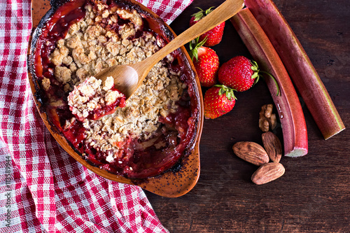 pie crumble with strawberries and rhubarb