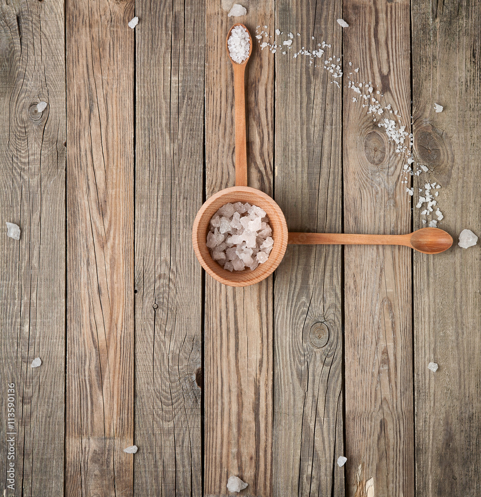 Fototapeta premium clock face made of salt and spoons