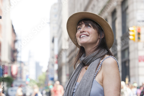 Canvas Print Pedestrian portrait in city