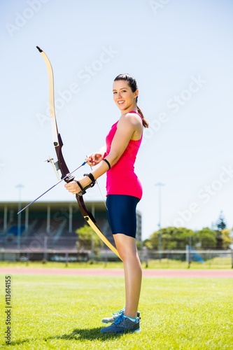 Female athlete practicing archery © WavebreakmediaMicro