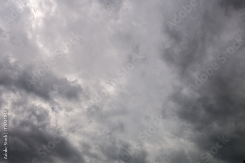 Cielo grigio nuvoloso
