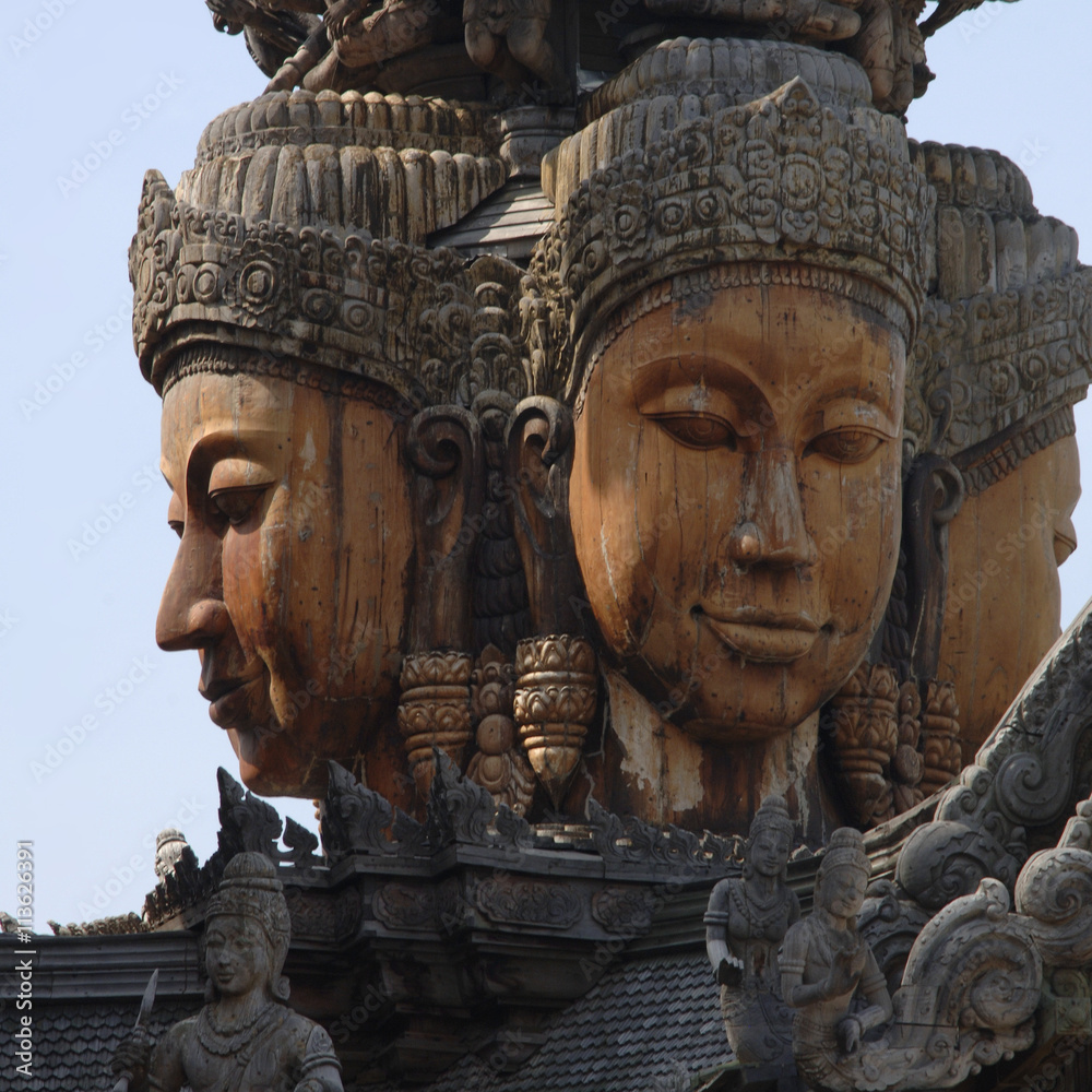 Buddhistische Tempel und Buddhastatuen in Südostasien