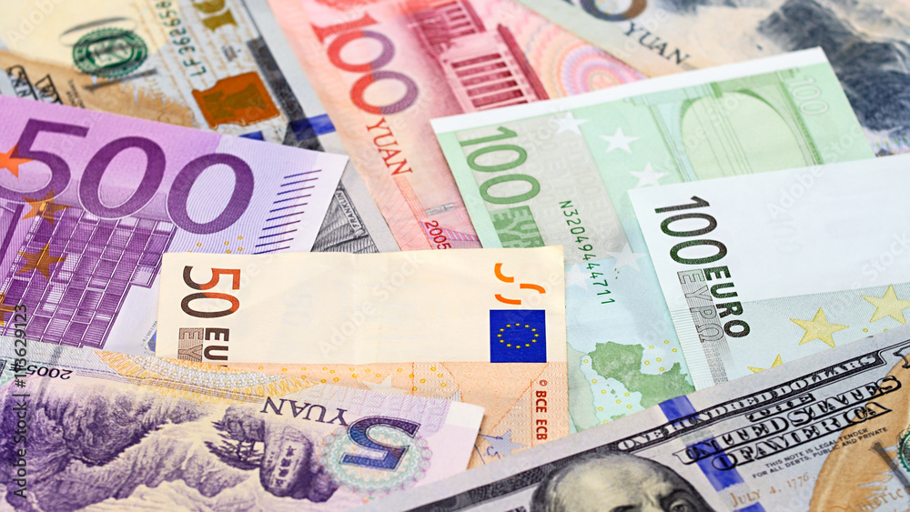 Obraz premium Main word currency Yuan, US Dollar and Euro bank notes