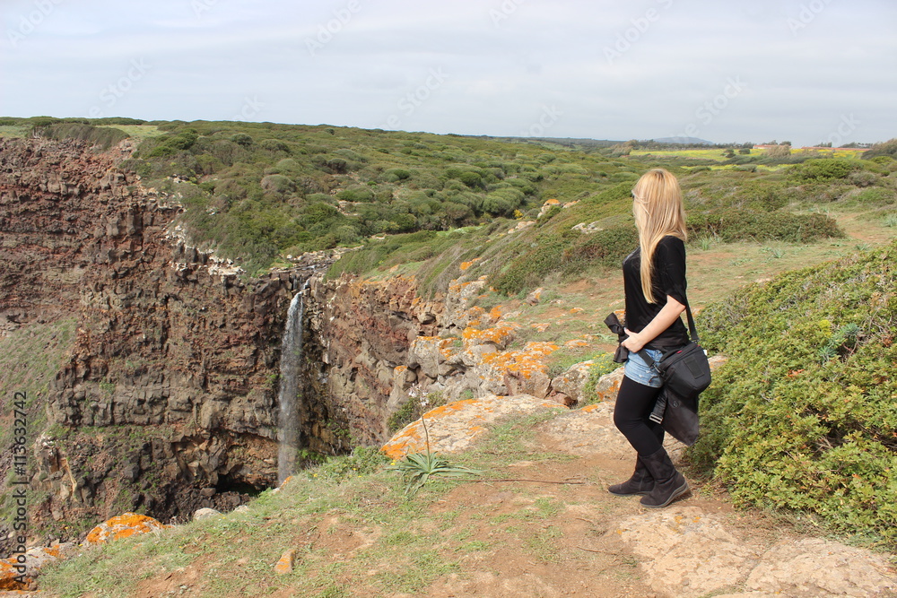 Naklejka premium Donna avventura.