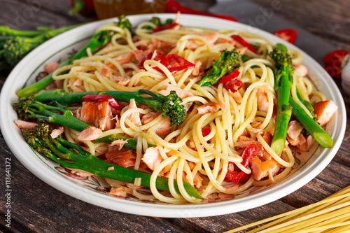 Pasta spaghetti with smoked salmon, chilli and broccoli.