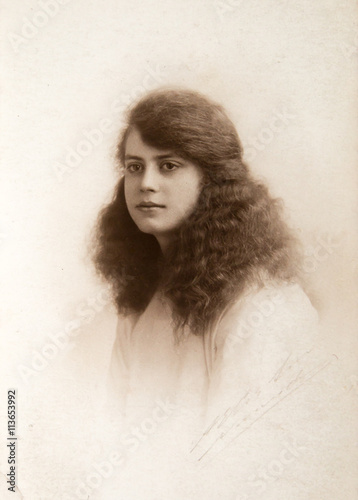 Beautiful english woman vintage portrait 1920th