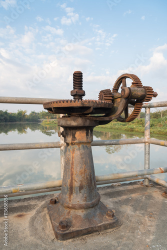 rusty dam cog photo